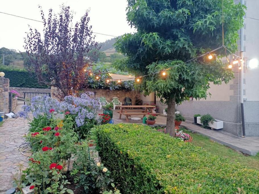 La Flor De Toranzo "Vive Los Valles Pasiegos" Prases 外观 照片